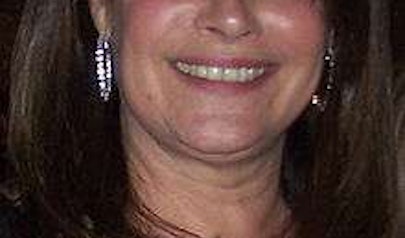 Lorraine Bracco photo