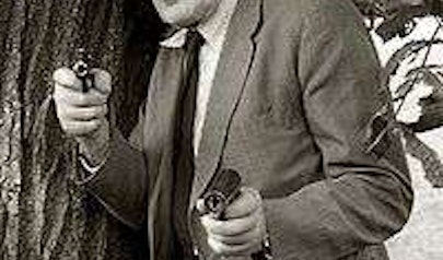 Desmond Llewelyn photo