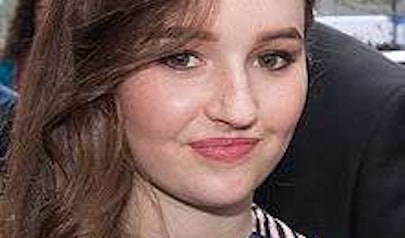 Kaitlyn Dever photo