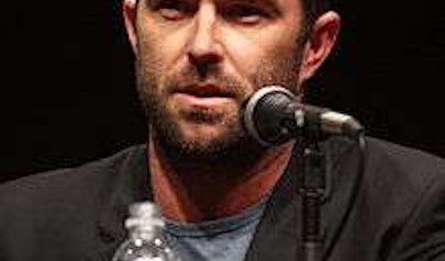 Sullivan Stapleton photo